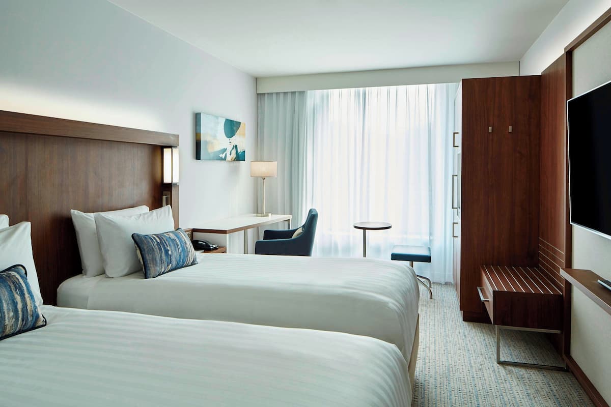 standard room, 2 single beds, non smoking | 1 bedroom, minibar, in-room safe, desk