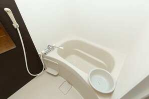 Apartment House 301 | Bathroom | Separate bathtub and shower, free toiletries, hair dryer - Nana iro house in Osaka (Osaka)
