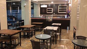 Café da manhã com buffet todos os dias (IDR 50000 por pessoa)
