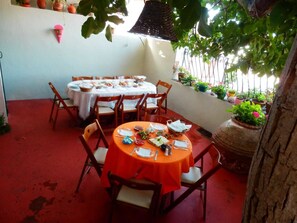 Daily full breakfast for a fee - Taksiyarhis Pension (Ayvalik)