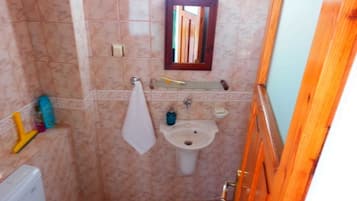 Een douche, handdoeken