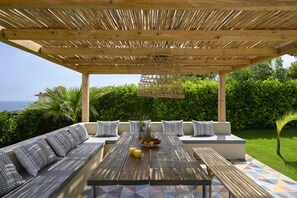 Piscine extérieure, cabanons gratuits, parasols de plage