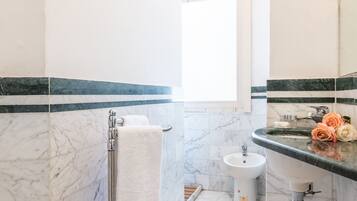 Standard Studio, Non Smoking | Bathroom | Shower, hair dryer, bidet, towels