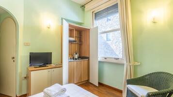 Standard Studio, Non Smoking | 1 bedroom, premium bedding, individually decorated
