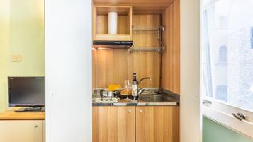 Standard Studio, Non Smoking | Private kitchenette | Fridge, stovetop, espresso maker, cookware/dishes/utensils