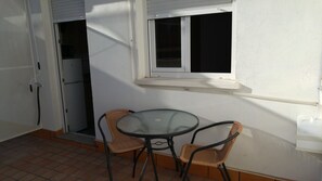 ห้องดับเบิล, เตียงใหญ่ 1 เตียง, ระเบียง | ลานระเบียง/นอกชาน