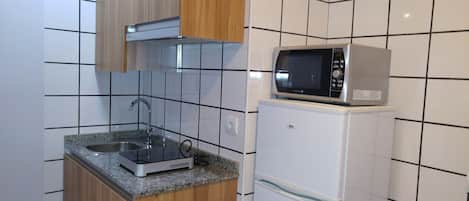 Chambre Double, 1 grand lit (XL) | Coin cuisine privé | Réfrigérateur, micro-ondes, plaque de cuisson, cafetière/bouilloire