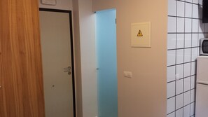 Single Room | Living area | Flat-screen TV - Hostal Usera (Madrid)