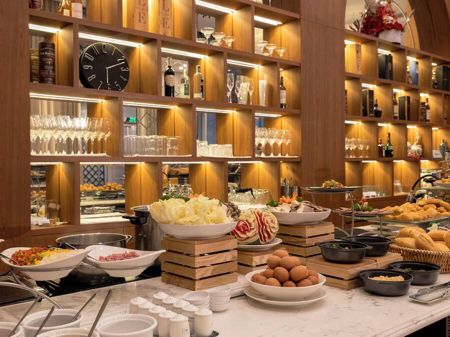 Petit déjeuner buffet (250000 VND par personne)