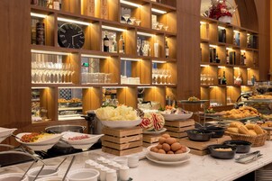 Tägliches Frühstücksbuffet (250000 VND pro Person)