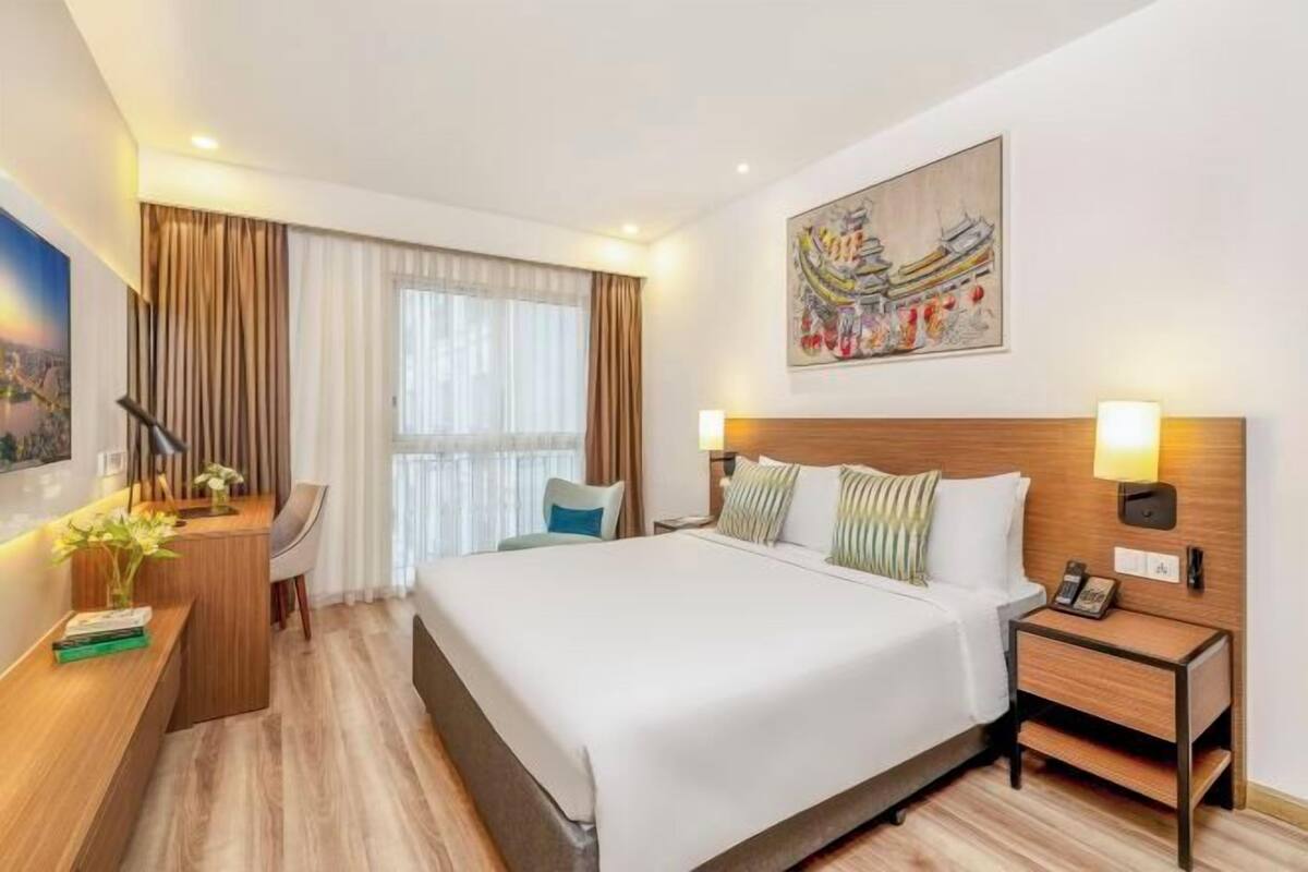 1 bedroom, premium bedding, in-room safe, desk