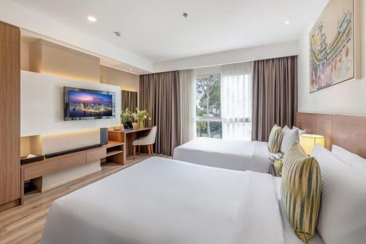 1 bedroom, premium bedding, in-room safe, desk