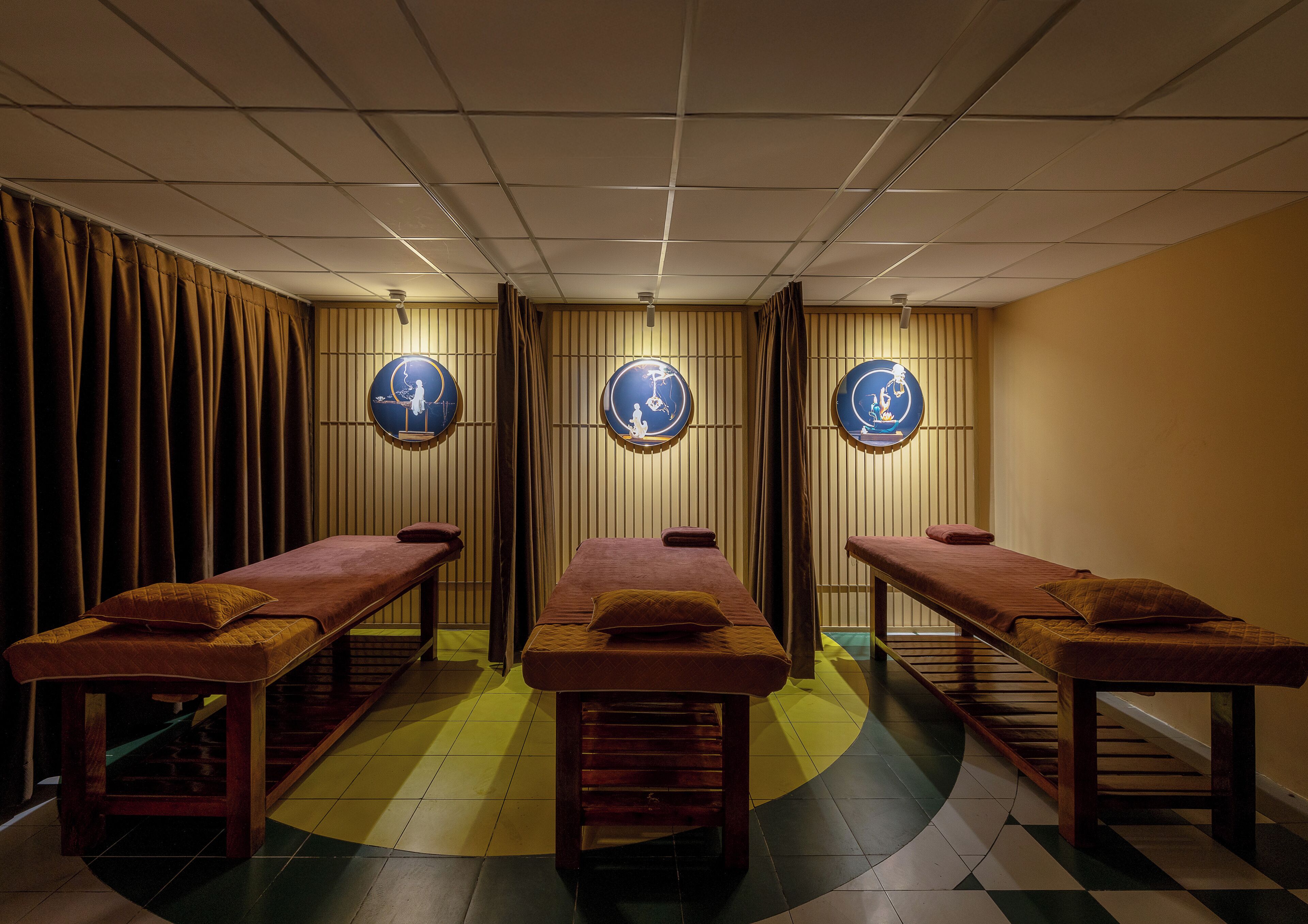 Body treatments, aromatherapy, body scrubs, facials, reflexology