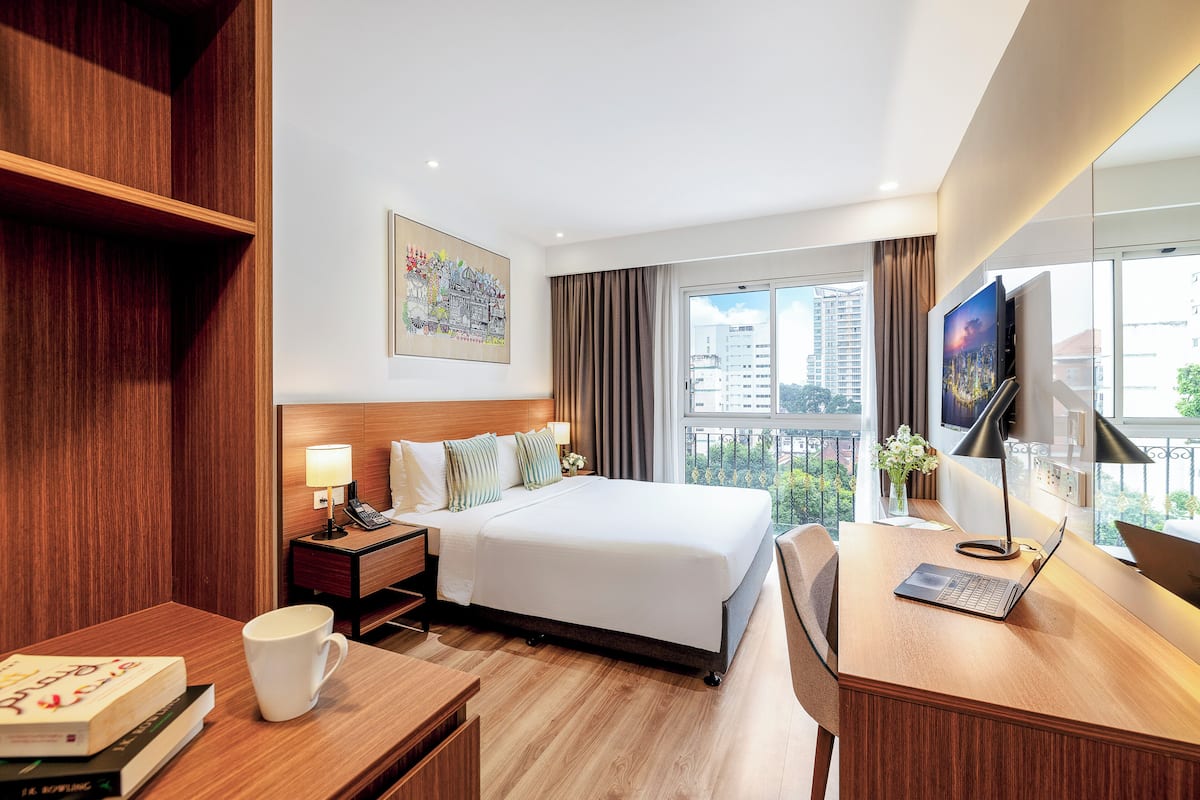 Deluxe Queen Room City View | 1 bedroom, premium bedding, in-room safe, desk