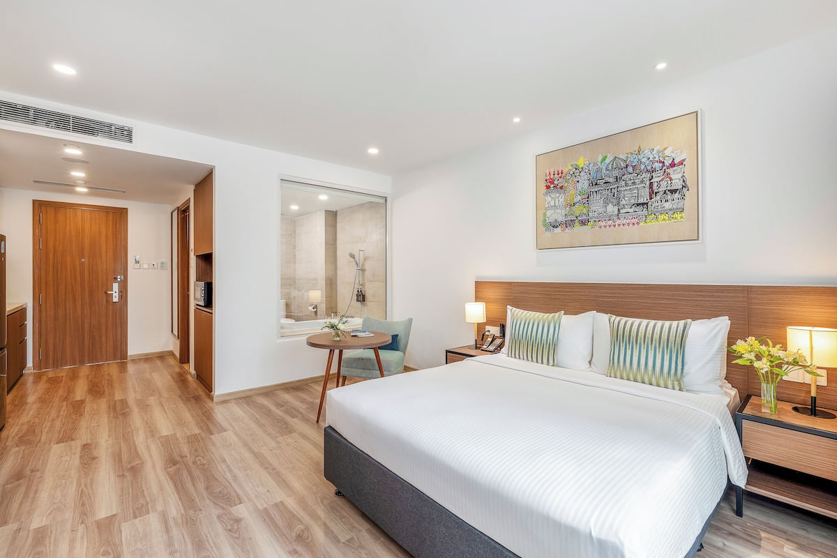Studio Queen Room City View | 1 bedroom, premium bedding, in-room safe, desk