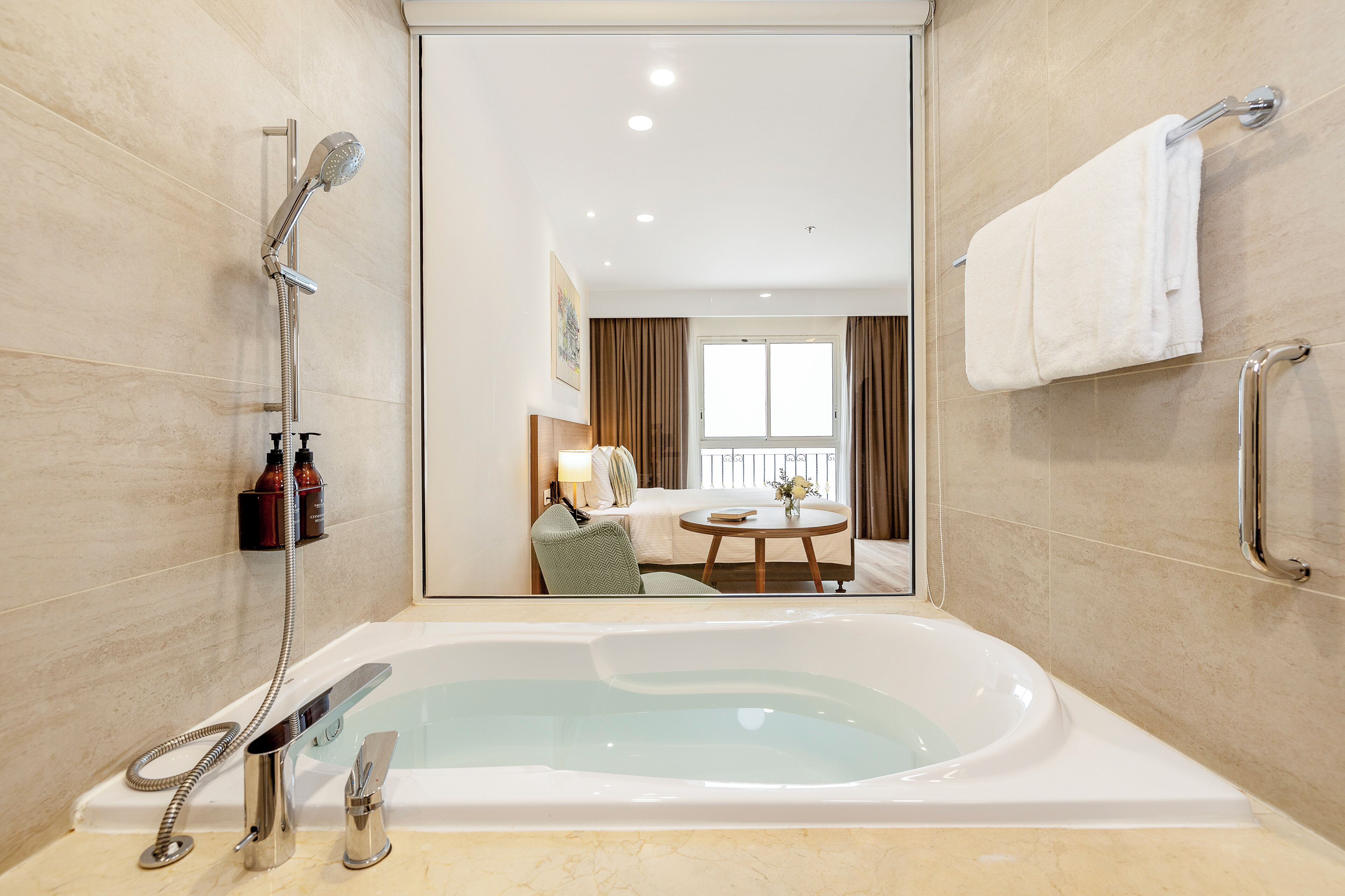 studio queen room city view | 1 bedroom, premium bedding, in-room safe, desk