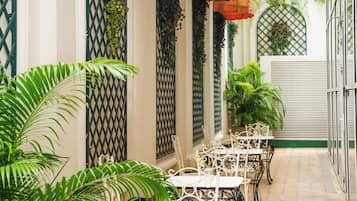 Café da manhã com buffet todos os dias (VND 250000 por pessoa)