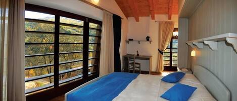 Classic Double Room, Mountain View | In-room safe, desk, free WiFi, bed sheets