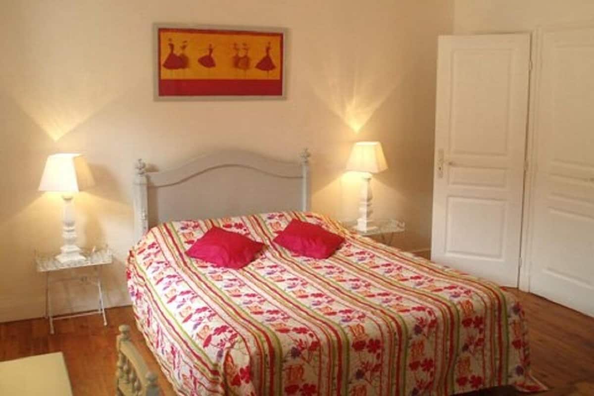 Habitación doble (Tendresse) | Ropa de cama de alta calidad y escritorio