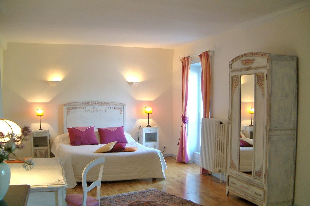 Habitación doble (Princesse) | Ropa de cama de alta calidad y escritorio