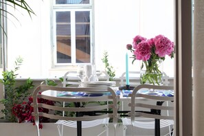 Outdoor dining - The Marble Suites, PLAKA (Athens)