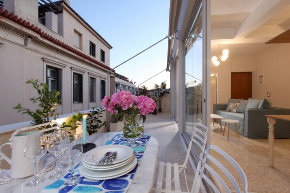 Deluxe Suite (P1 / P2) | Terrace/patio - The Marble Suites, PLAKA (Athens)