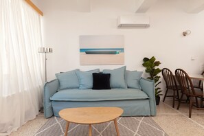 Suite, 1 Bedroom (A2 / B2) | Living area