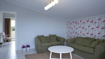 2 bedrooms, desk, blackout drapes, soundproofing