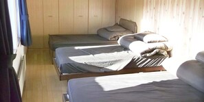 5 habitaciones, escritorio, wifi gratis y ropa de cama 