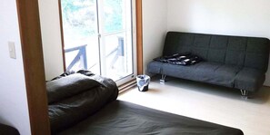 5 多间卧室、办公桌、免费 WiFi、床单