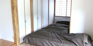 5 bedrooms, desk, free WiFi, bed sheets - Pension Yu Hokkaido (Ebetsu)