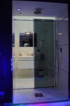 Deluxe Suite, Bathtub | Bathroom - B&B Vesuvius (Naples)