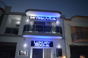 Fachada del alojamiento - Noche