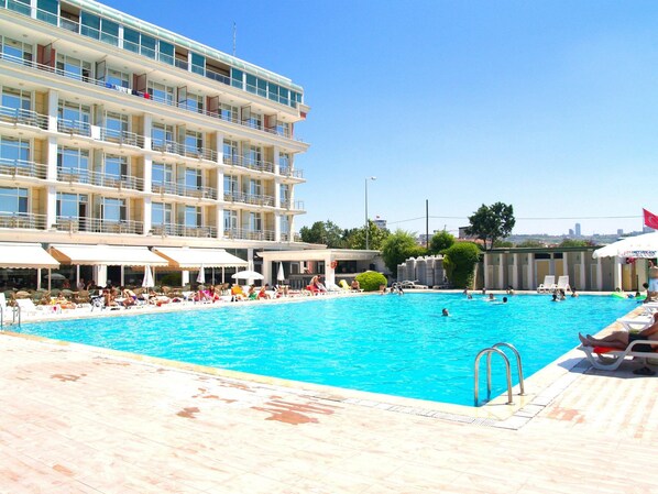 Seasonal outdoor pool