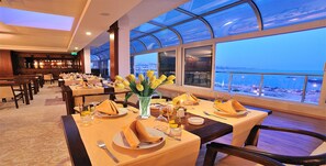 Breakfast, lunch and dinner served