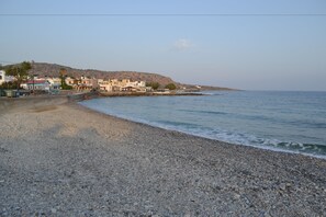 Sun-loungers, beach umbrellas, fishing - Villa Elena (Agios Nikolaos)