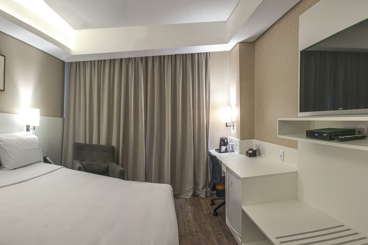 1 bedroom, in-room safe, desk, soundproofing