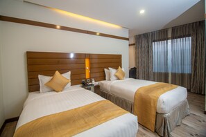ห้องดีลักซ์ทวิน | มินิบาร์, ตู้นิรภัยในห้องพัก, โต๊ะทำงาน, ผ้าม่านกันแสง