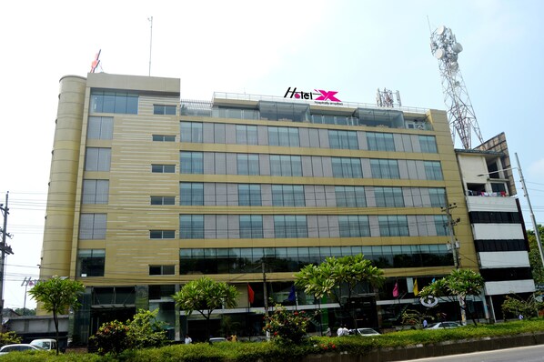 A multi-story hotel with a modern design, featuring a prominent 'Hotel X' sign on the top. - Hotel X (Pirozali)
