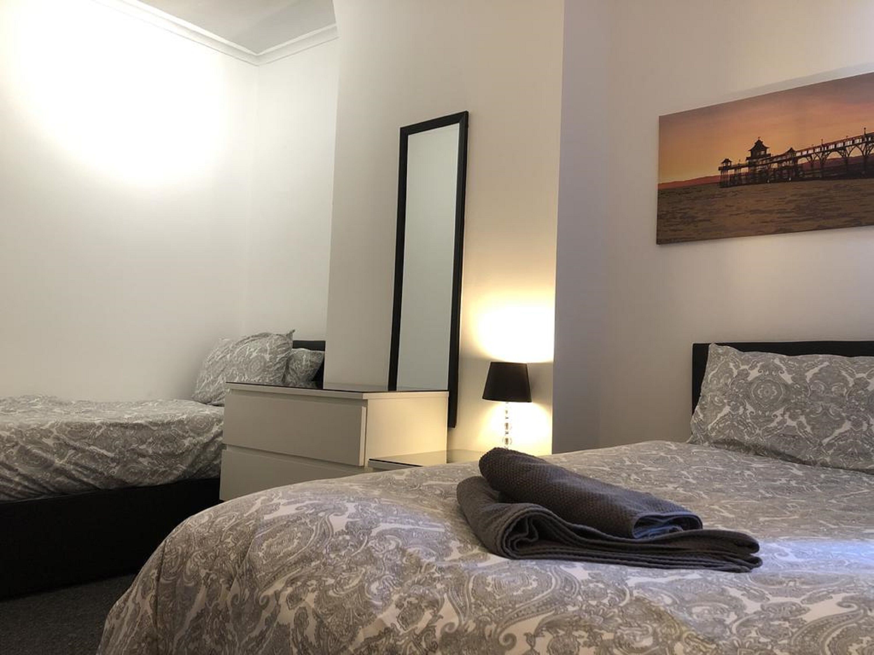 Ruskin Place | 6 bedrooms, iron/ironing board, free WiFi, bed sheets