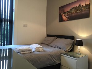 Huoneisto | 6 makuuhuonetta, silitysrauta/-lauta, ilmainen Wi-Fi, vuodevaatteet