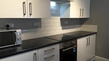 Réfrigérateur, micro-ondes, plaque de cuisson, cafetiÚre/bouilloire