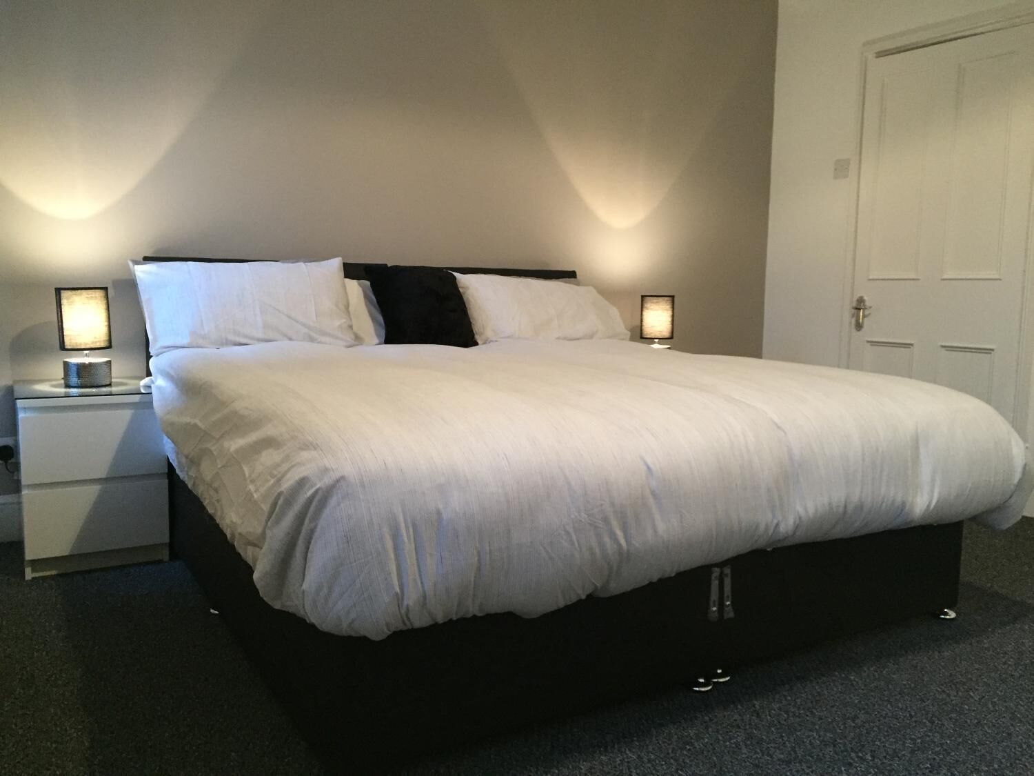 5 bedrooms, iron/ironing board, free WiFi, bed sheets