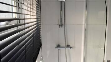 Đồ dùng nhà tắm miễn phí, khăn tắm, xà phòng, dầu gội