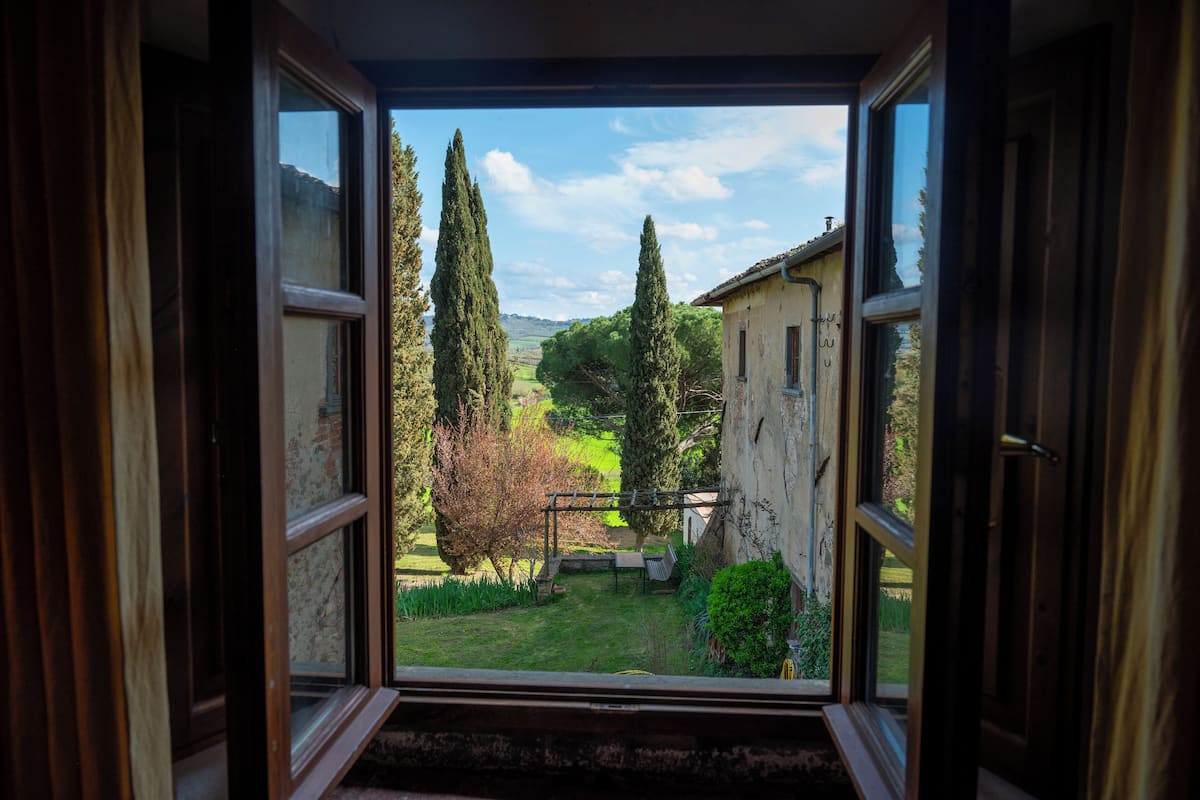 Triple Room, Non Smoking, Courtyard View | Down comforters, desk, rollaway beds, bed sheets