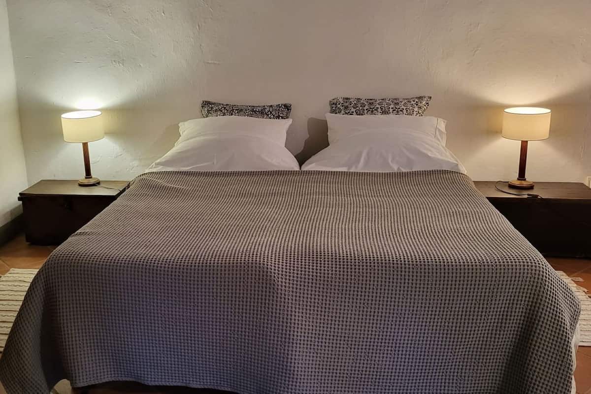 Twin Room | Down comforters, desk, rollaway beds, bed sheets