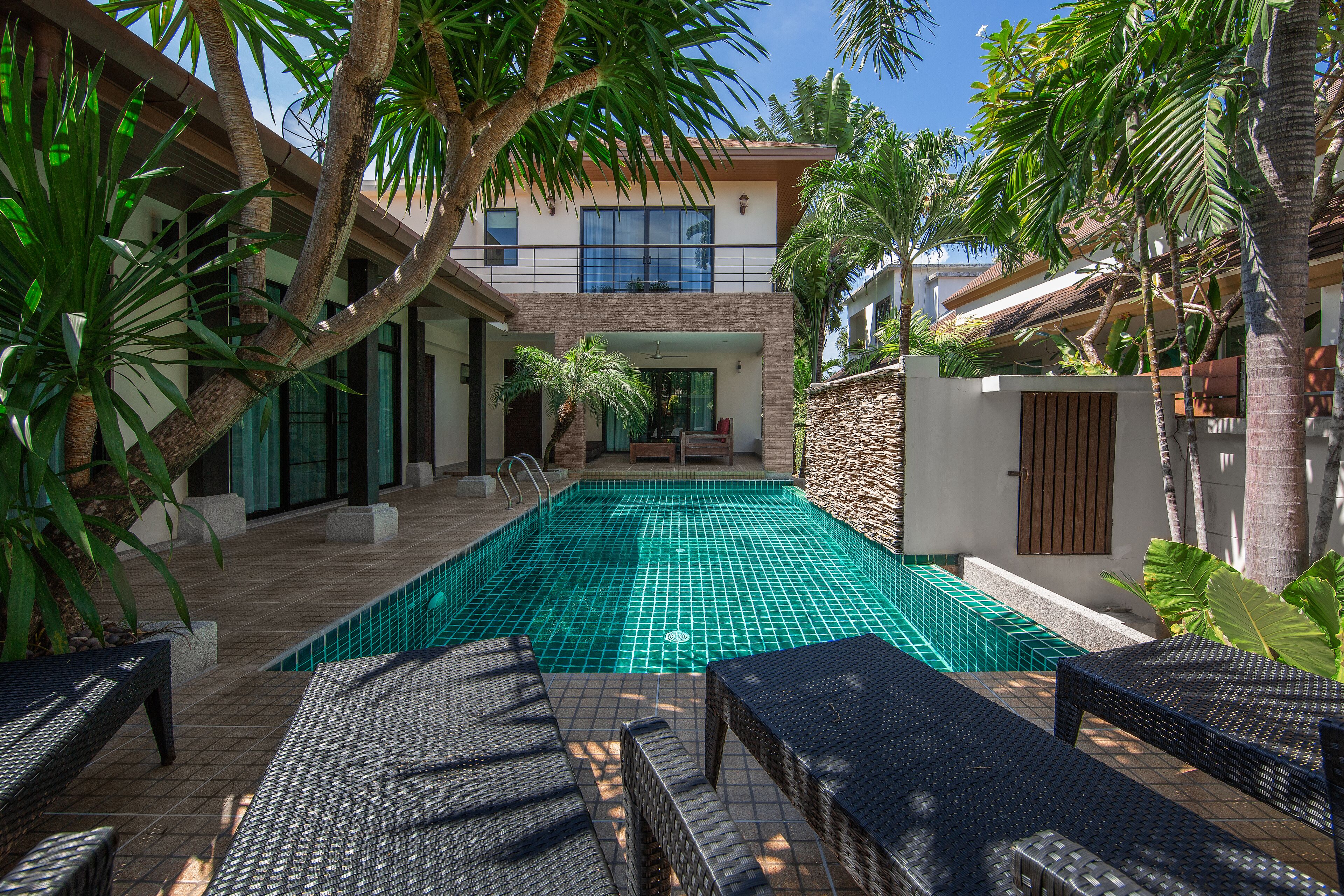 屋外プール、サンラウンジャー