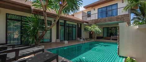 Outdoor pool, sun loungers