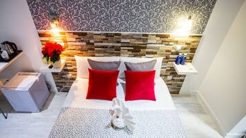 Chambre Double Classique, balcon | Coffres-forts dans les chambres, bureau, Wi-Fi gratuit, draps fournis