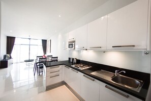 Villa | Private kitchen | Full-size fridge, microwave, stovetop, coffee/tea maker